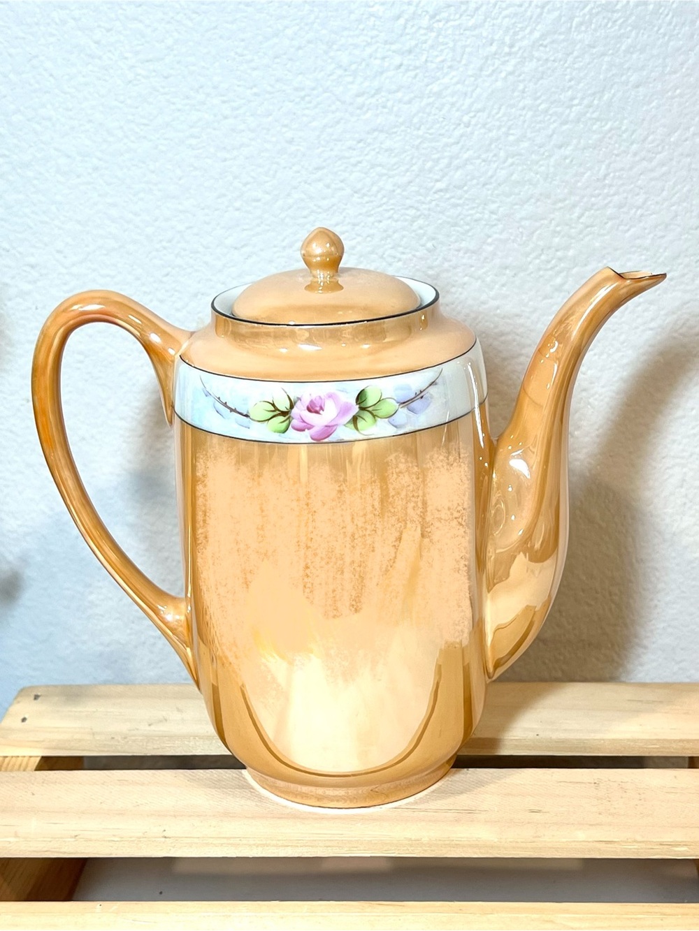 Meito China Made in Japan Peach LusterWare Ceramic Floral Band Coffee/Tea Pot
